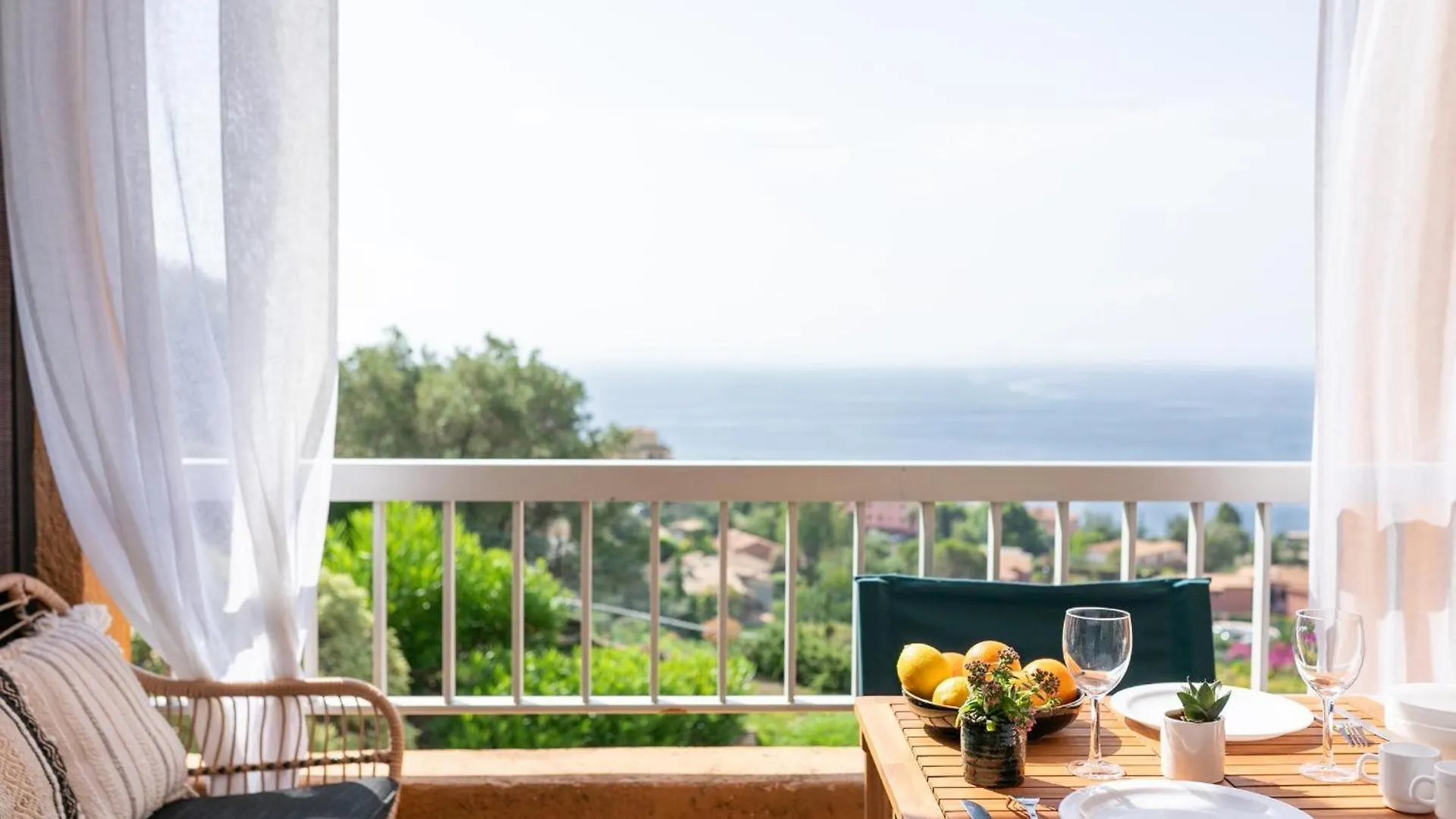 Vue Mer Et Jardin Theoule-sur-Mer 0*,  France