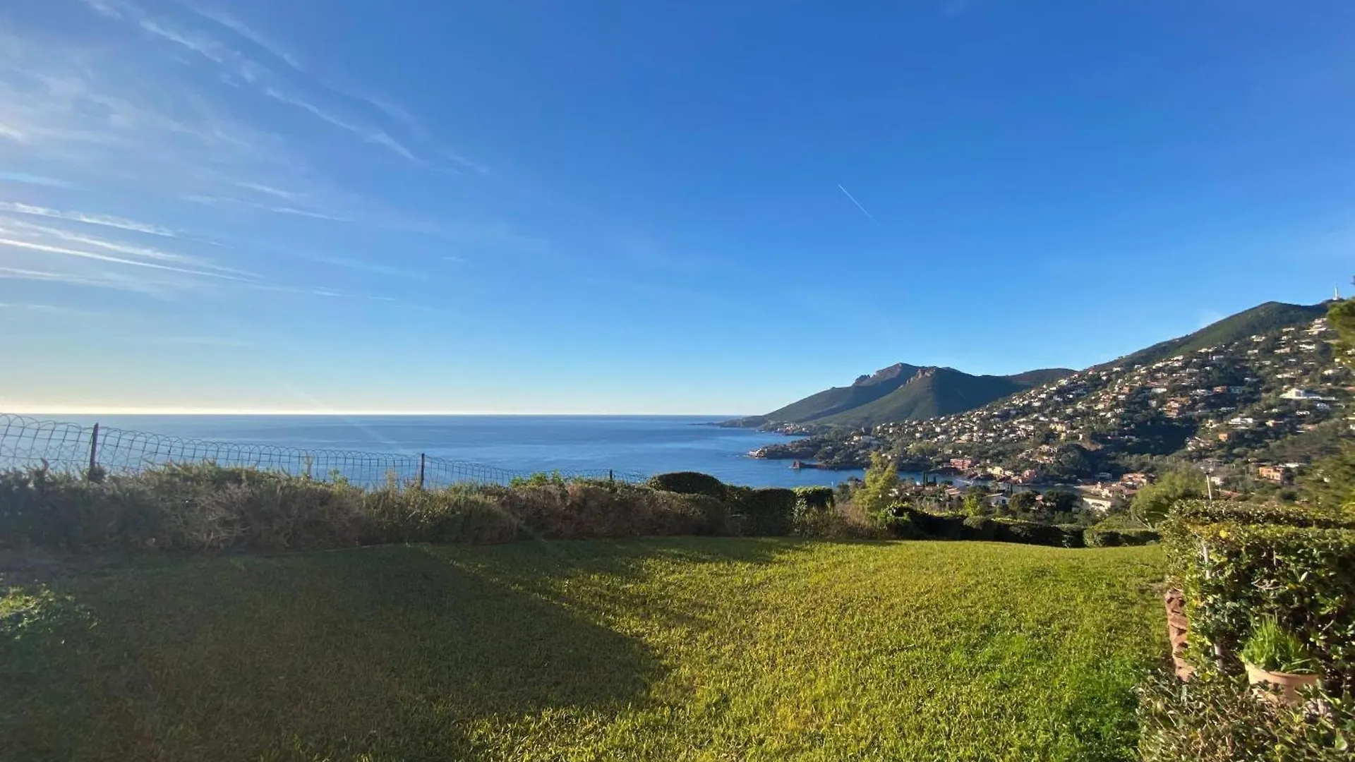 Apartment Vue Mer Et Jardin Theoule-sur-Mer France